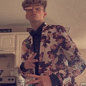 Meet your Posher, Dakota